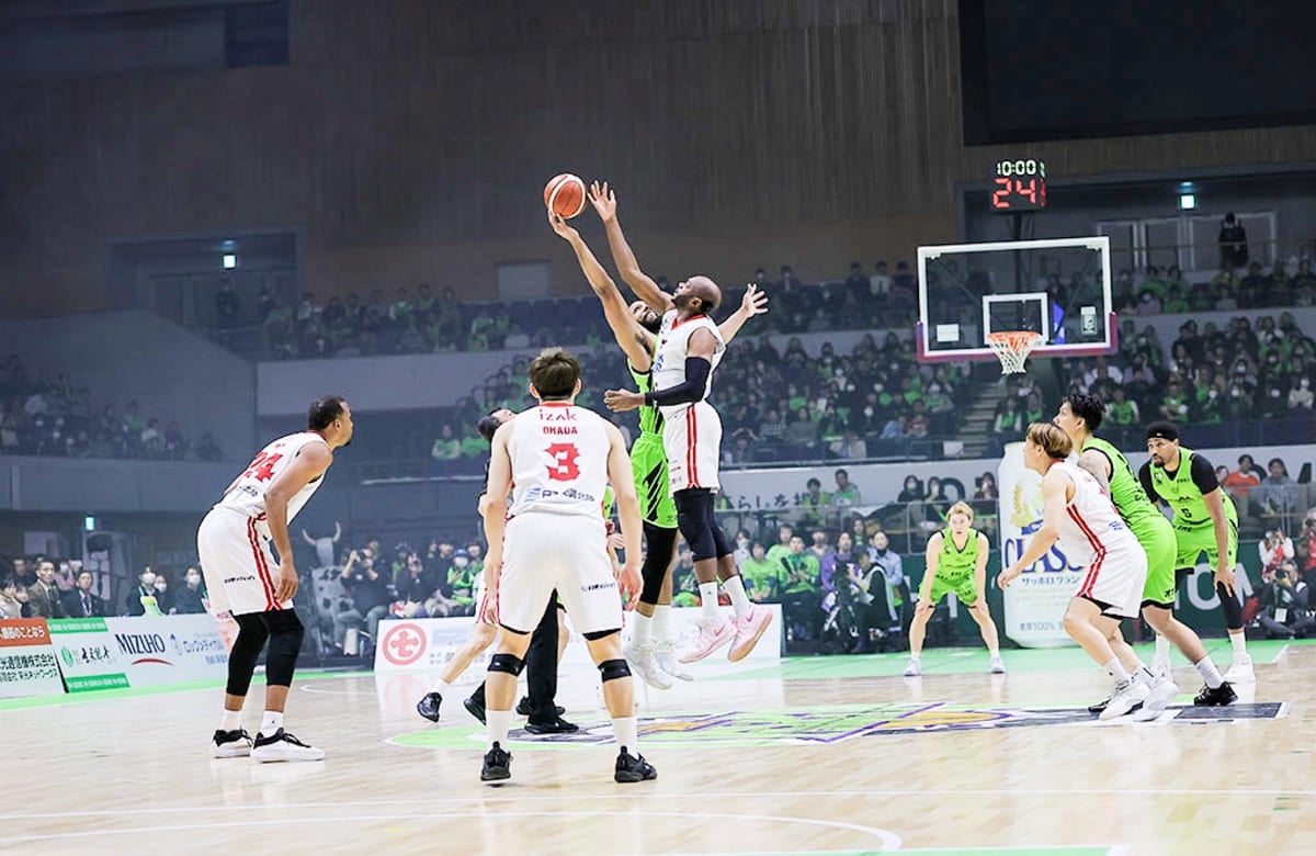 TIP OFF（試合開始）